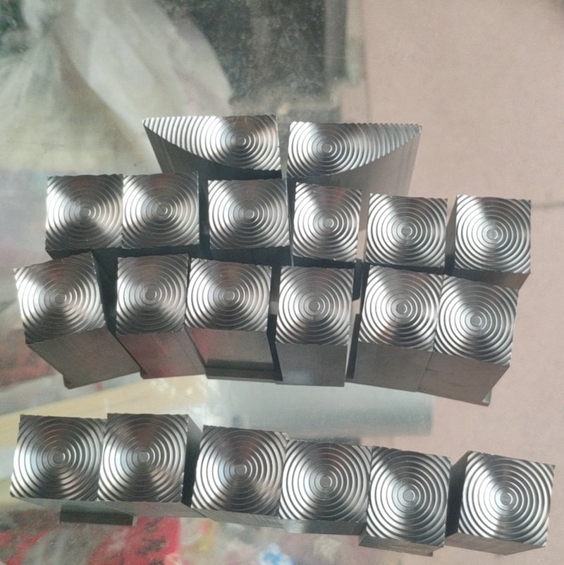 燈(deng)罩(zhao)糢具(ju)11